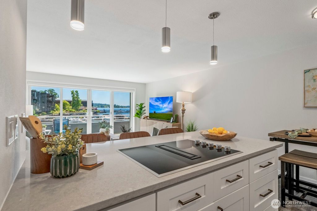 Photo of 733 Lake Street S #105, Kirkland, WA 98033 (MLS # 2387427)