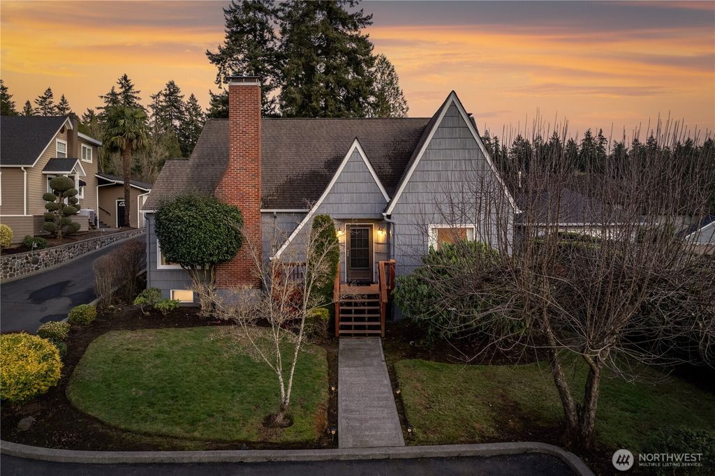 Photo of 2 Country Club Drive, Longview, WA 98632 (MLS # 2471886)