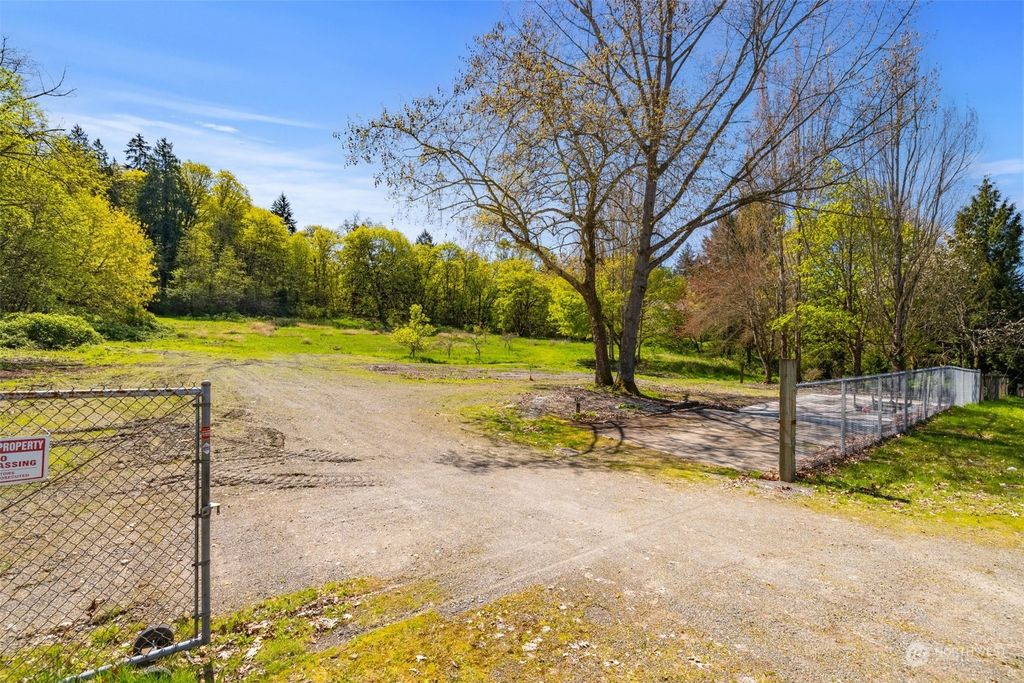 Photo of 10101 SE Carr Road, Renton, WA 98055 (MLS # 2225966)