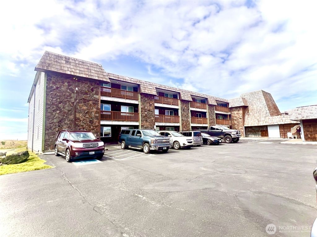 Photo of 304 NW 14th Street NW #104, Long Beach, WA 98631 (MLS # 2509877)