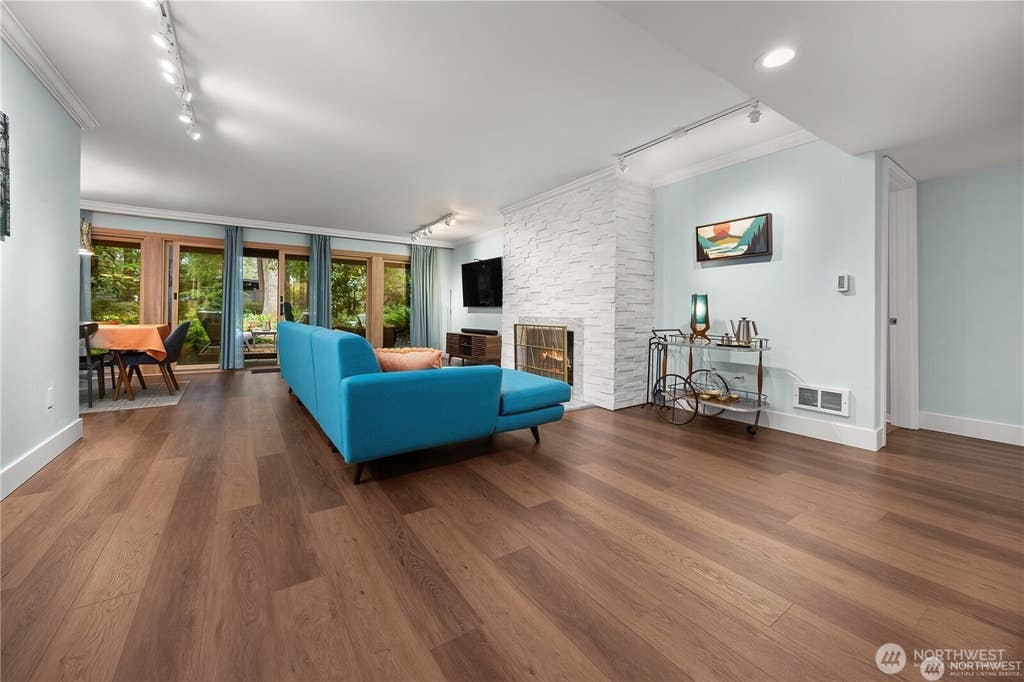 Photo of 1524 NE 140th Street #D2, Seattle, WA 98125 (MLS # 2554495)