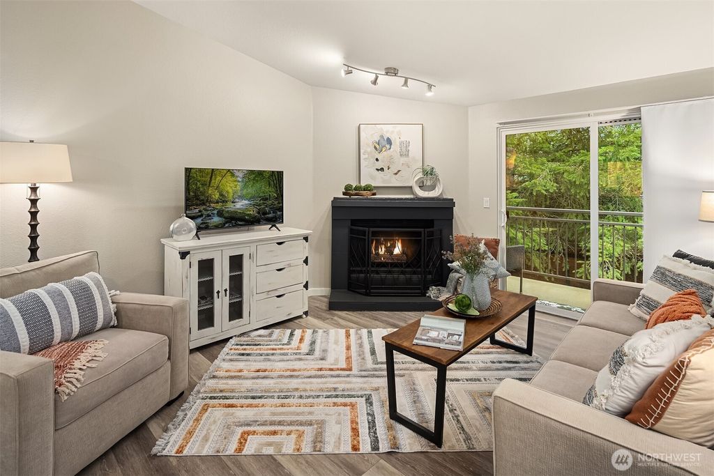 Photo of 10022 NE 127th Place #C212, Kirkland, WA 98034 (MLS # 2329549)