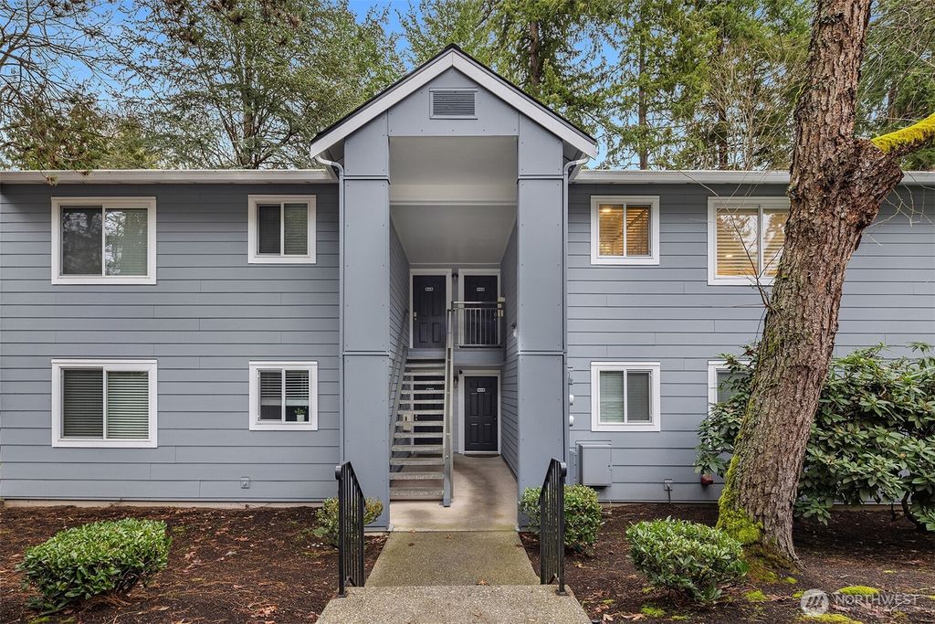 Photo of 10022 NE 127th Place #C212, Kirkland, WA 98034 (MLS # 2329549)