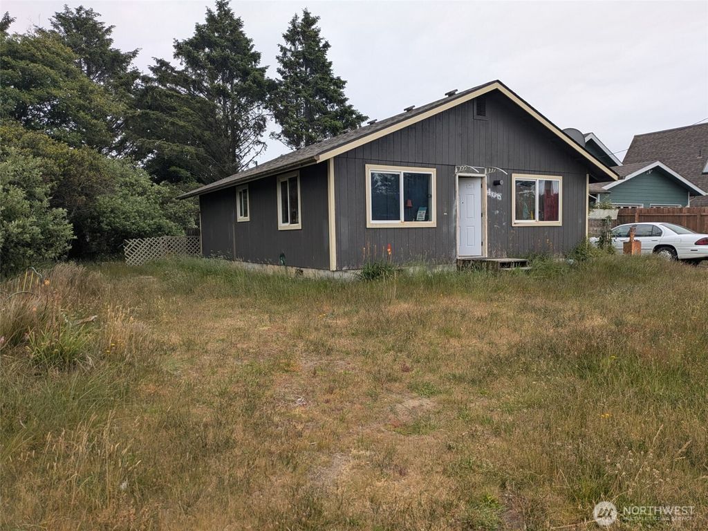 Photo of 406 SW Ocean Shores Boulevard, Ocean Shores, WA 98569 (MLS # 2443771)