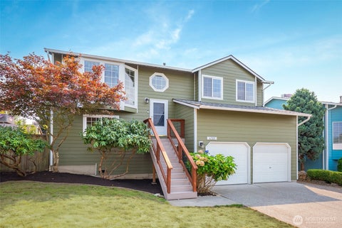 Photo of 6722 66th Street NE, Marysville, WA 98270 (MLS # 2568394)