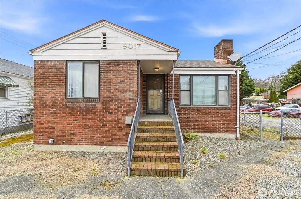 Photo of 9017 14th Avenue S, Seattle, WA 98108 (MLS # 2486230)