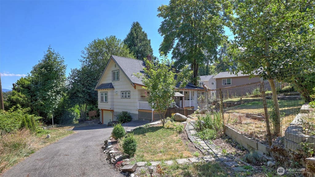 Photo of 10003 15th Avenue S, Seattle, WA 98168 (MLS # 2562461)