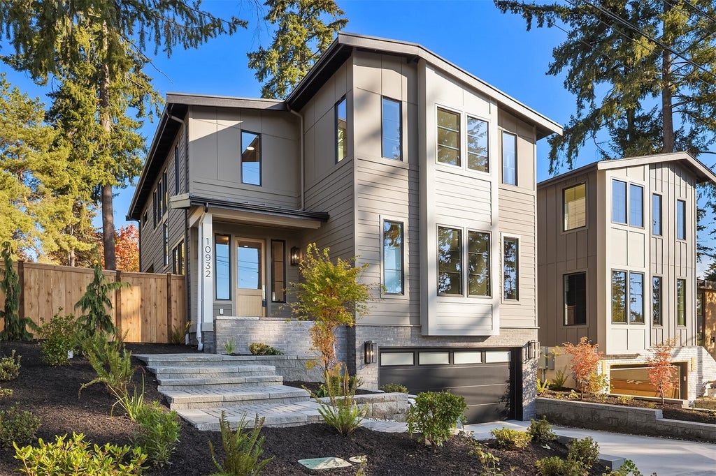 Photo of 10932 102nd Avenue NE, Kirkland, WA 98033 (MLS # 2591568)