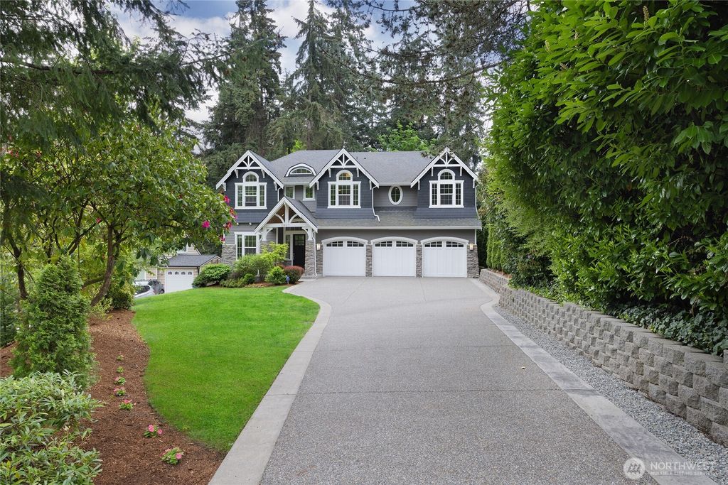 Photo of 10827 SE 14th Street, Bellevue, WA 98004 (MLS # 2361322)