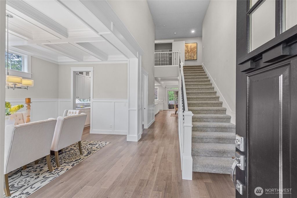 Photo of 10827 SE 14th Street, Bellevue, WA 98004 (MLS # 2361322)