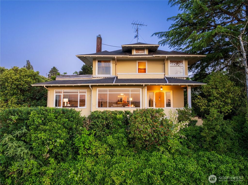 Photo of 1303 E Lynn Street, Seattle, WA 98102 (MLS # 2391089)
