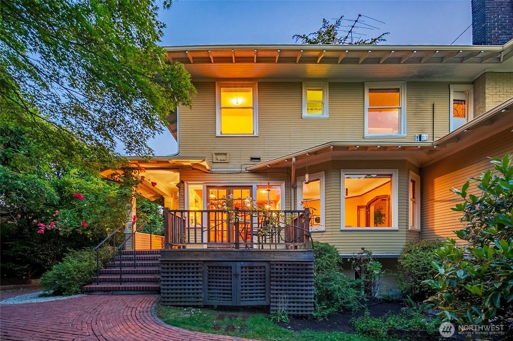Photo of 1303 E Lynn Street, Seattle, WA 98102 (MLS # 2391089)