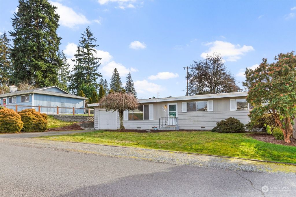Photo of 2022 149th Street SW, Lynnwood, WA 98087 (MLS # 2323047)