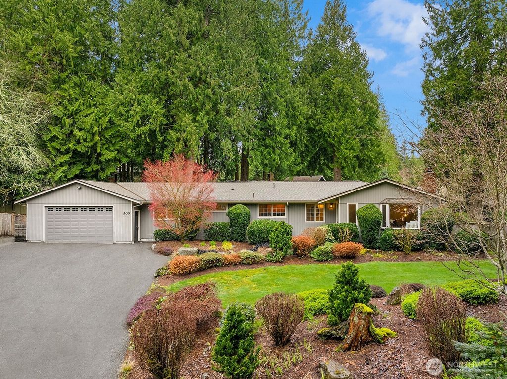 Photo of 900 SW Cedarglade Drive, Issaquah, WA 98027 (MLS # 2354718)