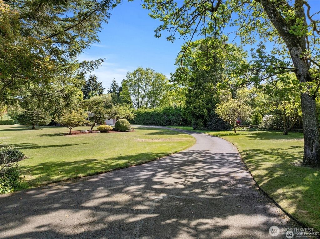 Photo of 11411 Clovercrest Drive SW, Lakewood, WA 98499 (MLS # 2521889)