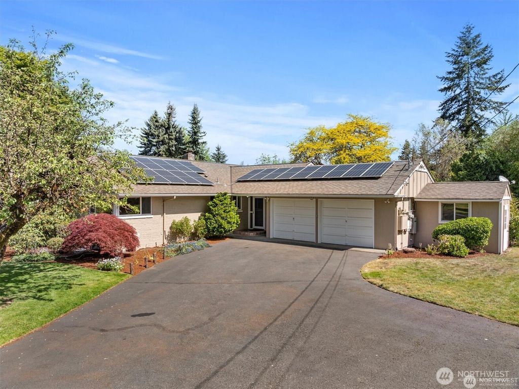 Photo of 11411 Clovercrest Drive SW, Lakewood, WA 98499 (MLS # 2521889)