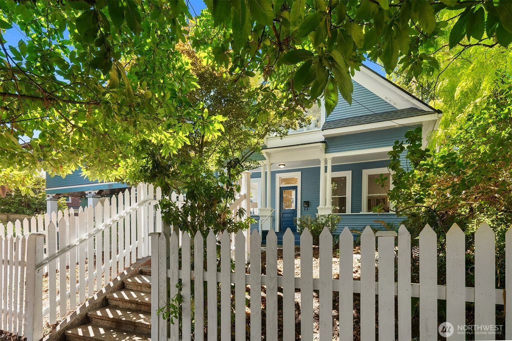 Photo of 333 16th Avenue, Seattle, WA 98122 (MLS # 2424125)