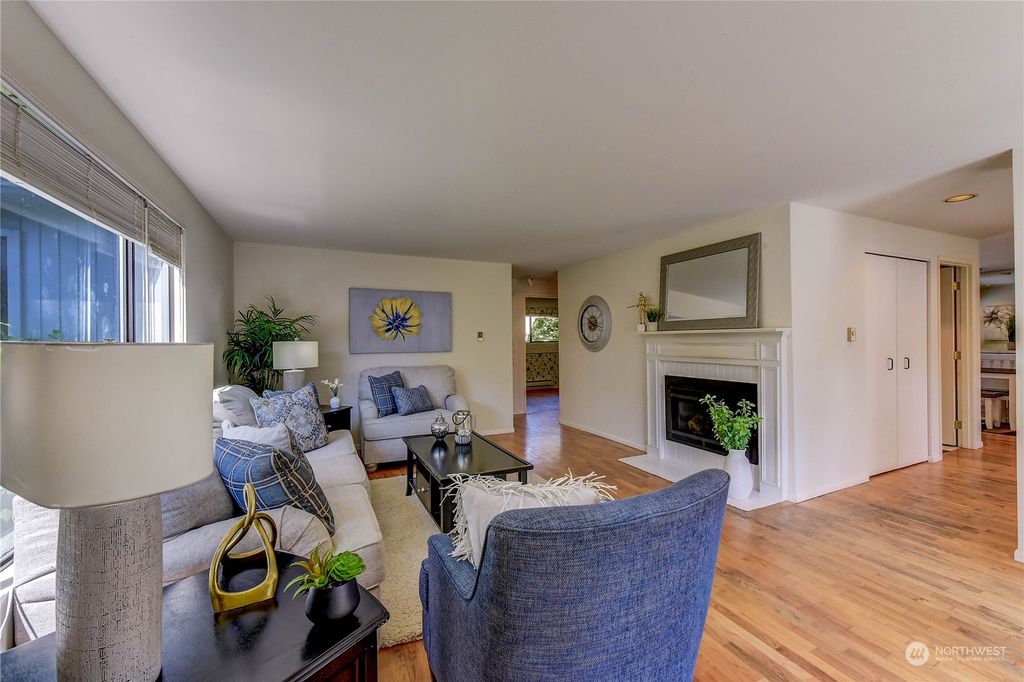 Photo of 11406 NE 103rd Place, Kirkland, WA 98033 (MLS # 2138057)