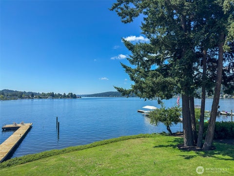 Photo of 11055 SE Lake Road, Bellevue, WA 98004 (MLS # 2592117)
