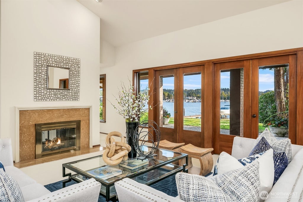 Photo of 11055 SE Lake Road, Bellevue, WA 98004 (MLS # 2592117)