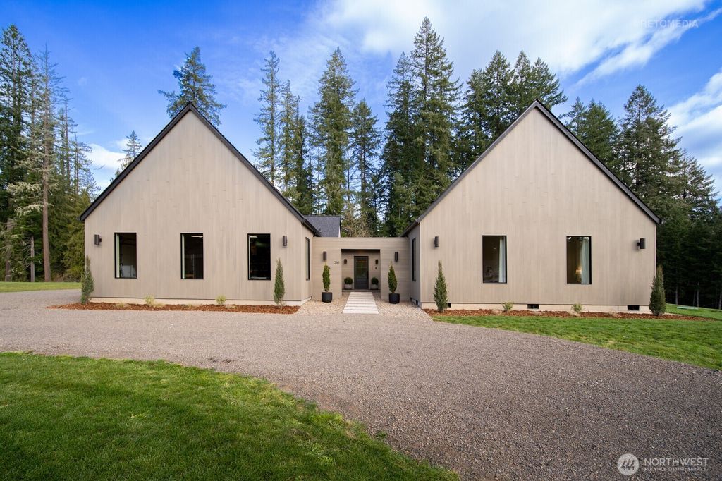 Photo of 210 Eagle Court, Woodland, WA 98674 (MLS # 2484627)