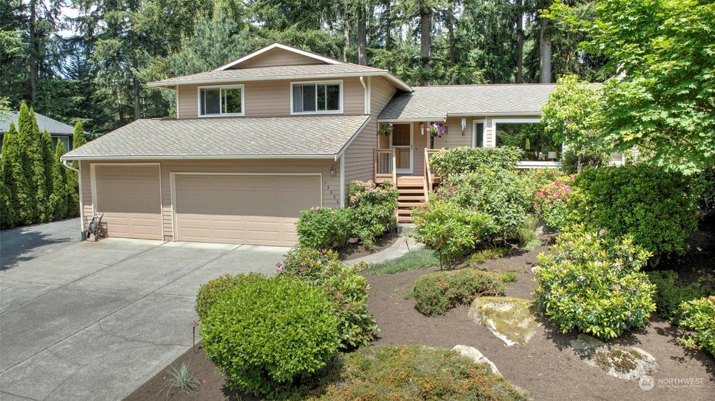 Photo of 15006 SE 139th Place, Renton, WA 98059 (MLS # 2071569)