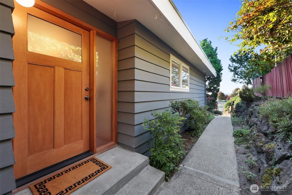 Photo of 3927 SW Frontenac Street, Seattle, WA 98136 (MLS # 2550328)