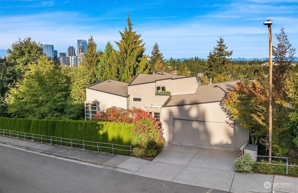 Photo of 610 97th Place SE, Bellevue, WA 98004 (MLS # 2297223)