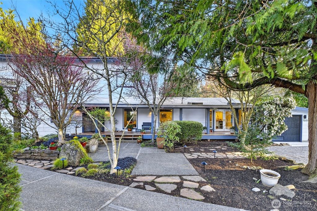 Photo of 11223 109th Avenue NE, Kirkland, WA 98033 (MLS # 2519636)