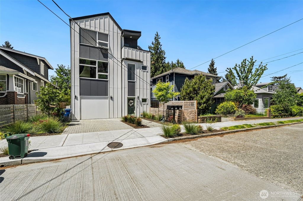 Photo of 2925 39th Avenue SW, Seattle, WA 98116 (MLS # 2516776)