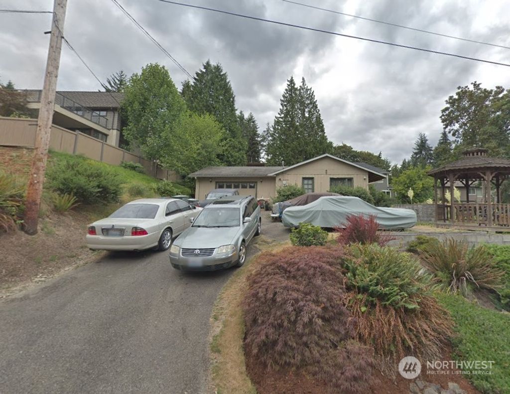 Photo of 825 101st Avenue SE, Bellevue, WA 98004 (MLS # 2169444)
