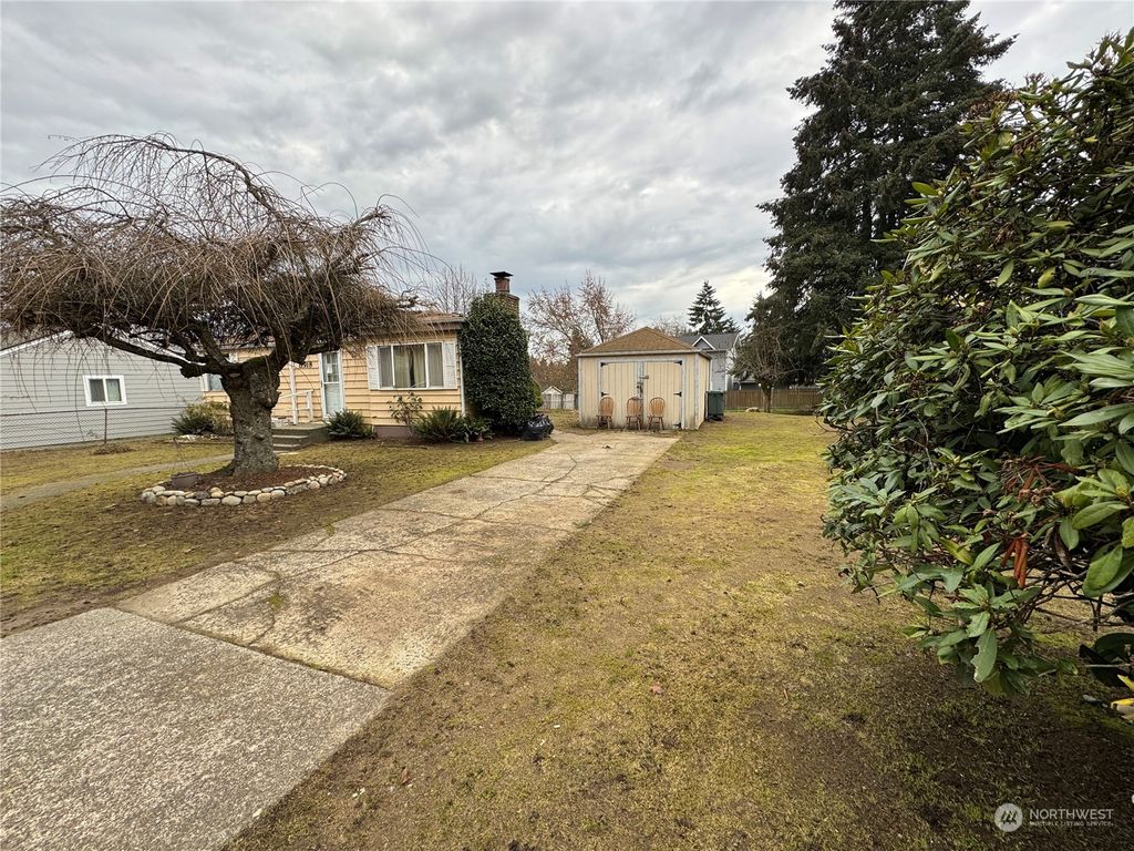 Photo of 11918 4th Avenue SW, Burien, WA 98146 (MLS # 2315849)