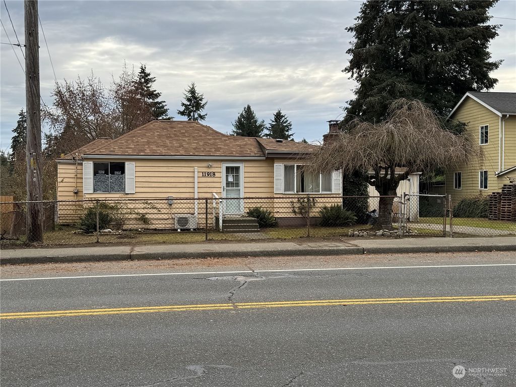Photo of 11918 4th Avenue SW, Burien, WA 98146 (MLS # 2315849)