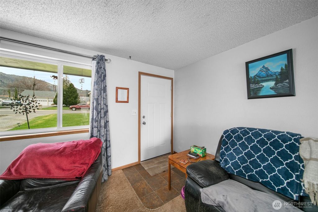 Photo of 1229 Malaga Avenue, Wenatchee, WA 98801 (MLS # 2500723)