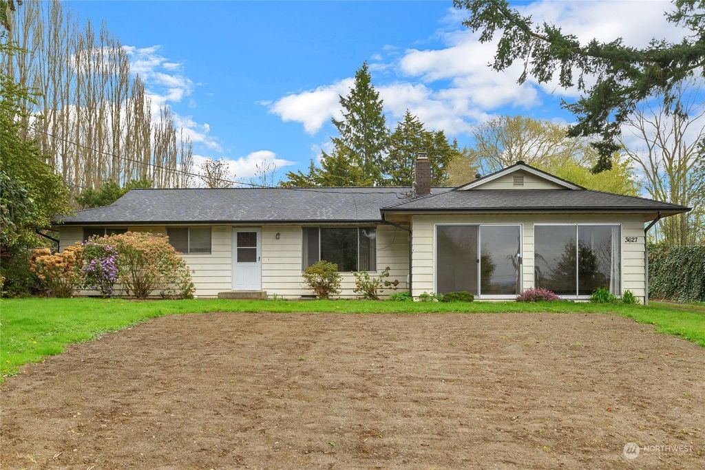 Photo of 3627 Sunnyside Boulevard, Marysville, WA 98270 (MLS # 2057593)