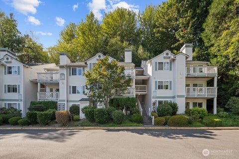Photo of 9910 NE 137th Street #C111, Kirkland, WA 98034 (MLS # 2582717)