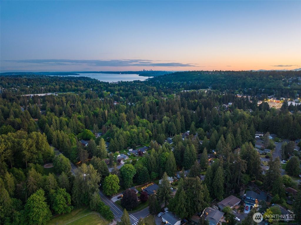 Photo of 10604 NE 137th Place, Kirkland, WA 98034 (MLS # 2477525)