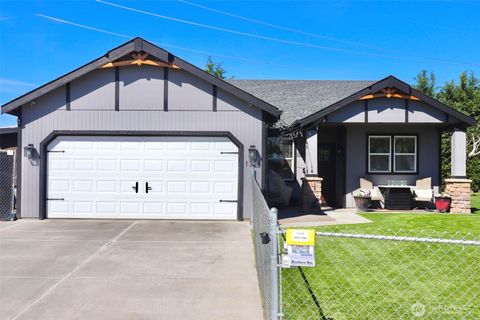 Photo of 1324 S Cougar Drive, Moses Lake, WA 98837 (MLS # 2510002)