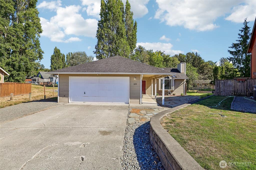 Photo of 1643 S 245th Place, Des Moines, WA 98198 (MLS # 2567701)
