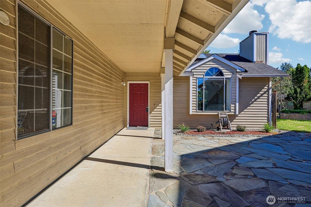 Photo of 1643 S 245th Place, Des Moines, WA 98198 (MLS # 2567701)