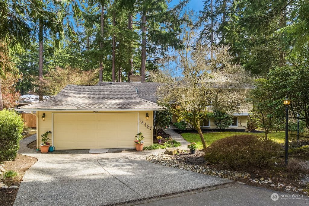 Photo of 16427 SE 31st Street, Bellevue, WA 98008 (MLS # 2055117)