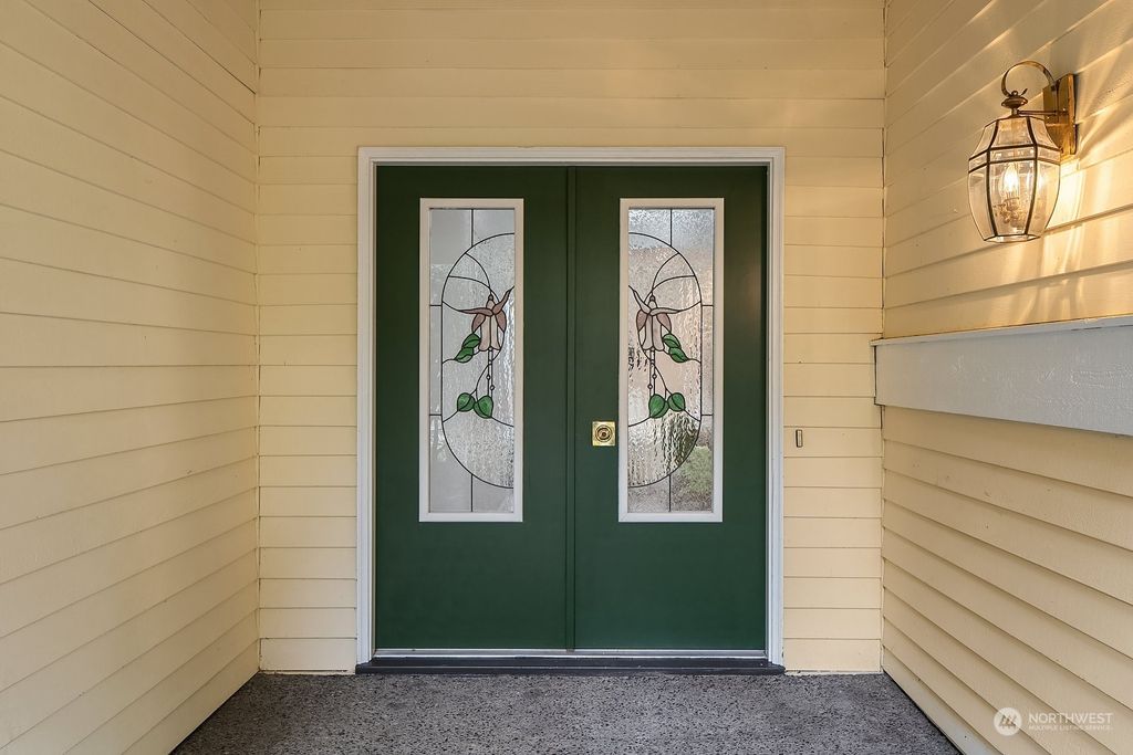 Photo of 16427 SE 31st Street, Bellevue, WA 98008 (MLS # 2055117)