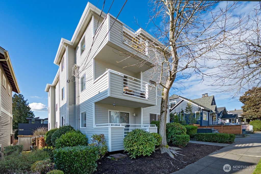 Photo of 4217 Greenwood Avenue N, Seattle, WA 98103 (MLS # 2354839)