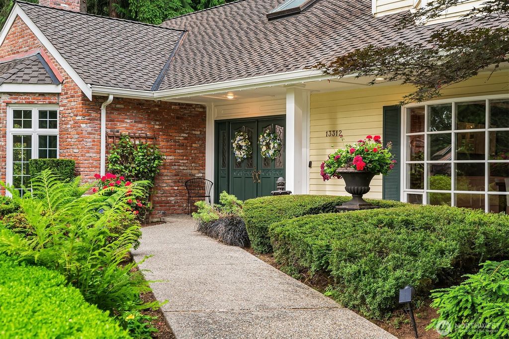 Photo of 13312 165th Avenue NE, Redmond, WA 98052 (MLS # 2390846)