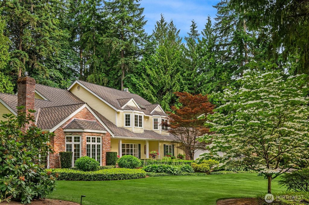 Photo of 13312 165th Avenue NE, Redmond, WA 98052 (MLS # 2390846)