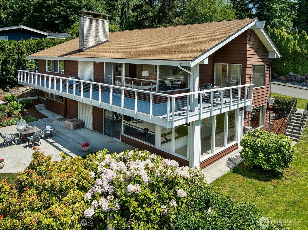 Photo of 18609 41st Place NE, Lake Forest Park, WA 98155 (MLS # 2375166)