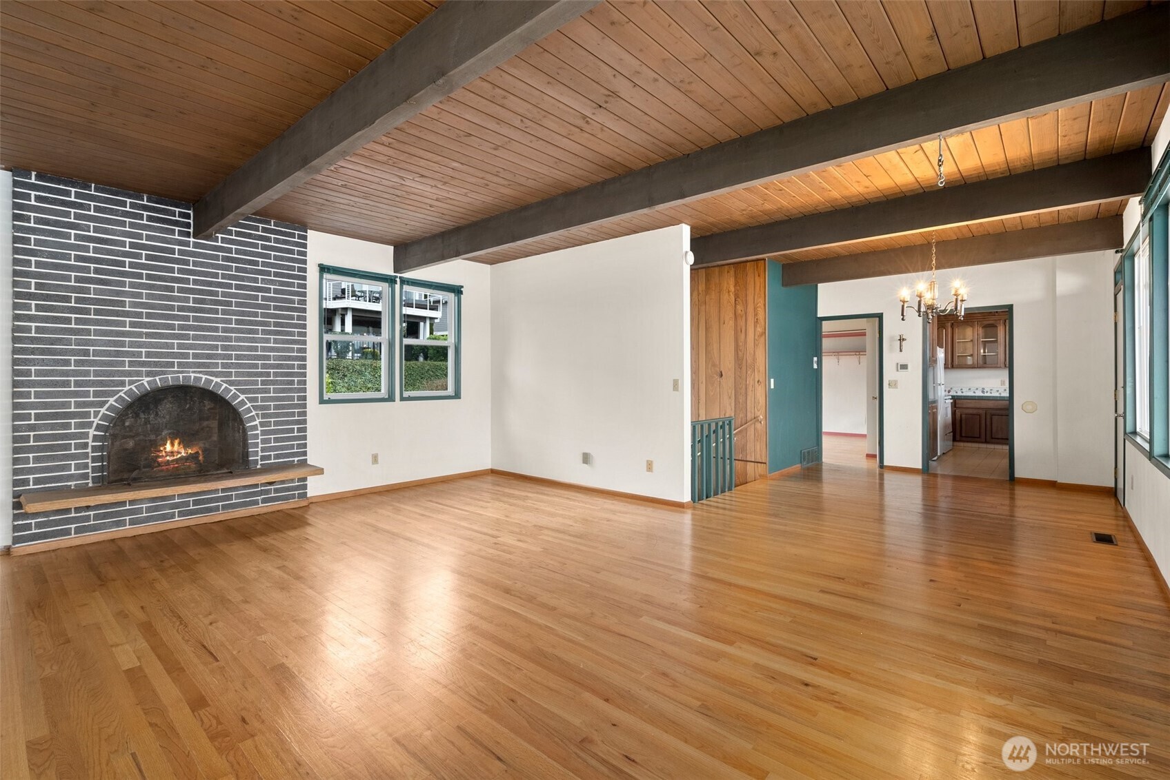 521 Mission Drive NE