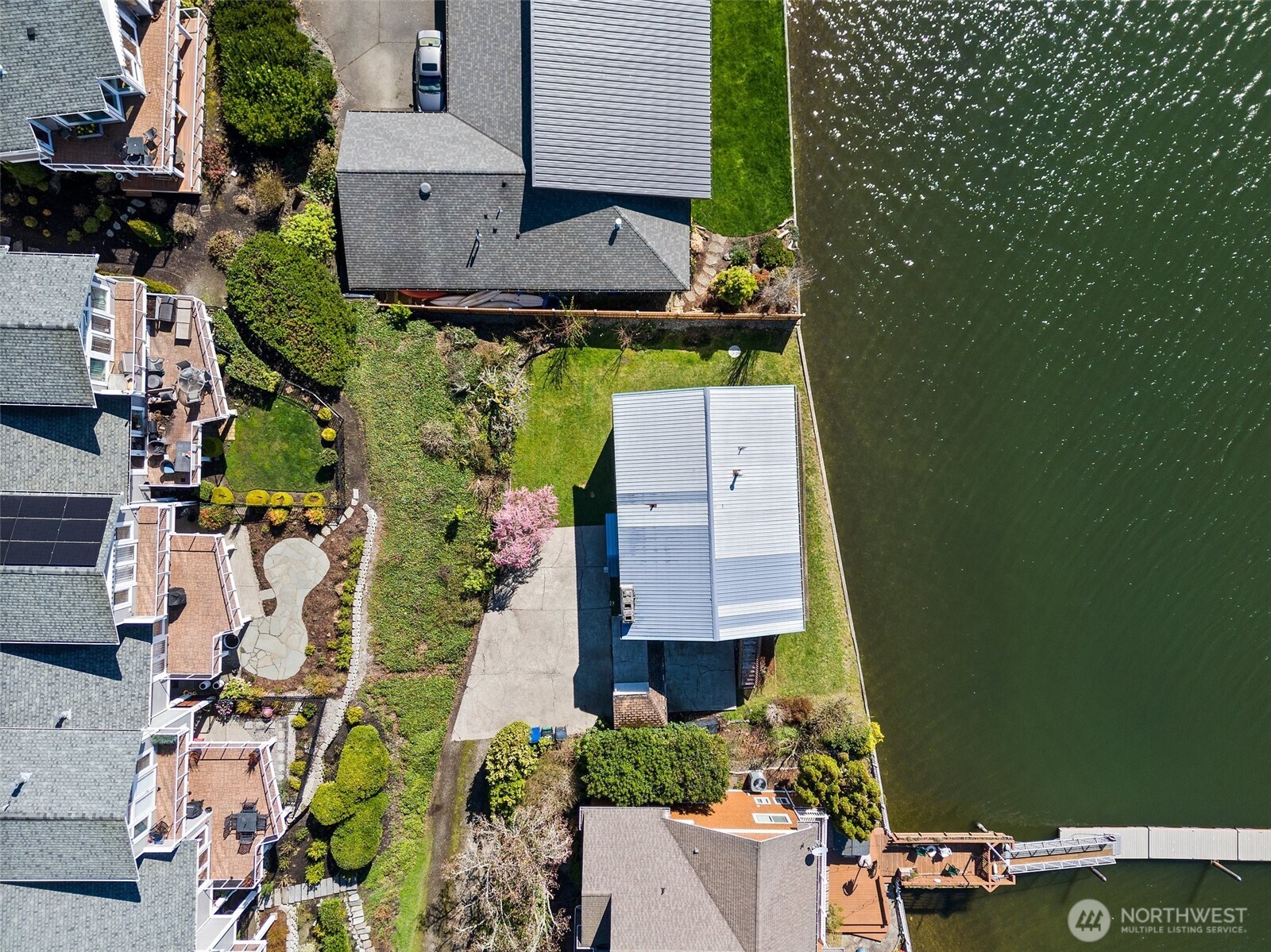 521 Mission Drive NE