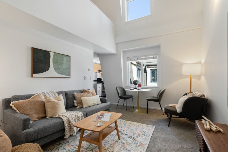 425 Vine St 721