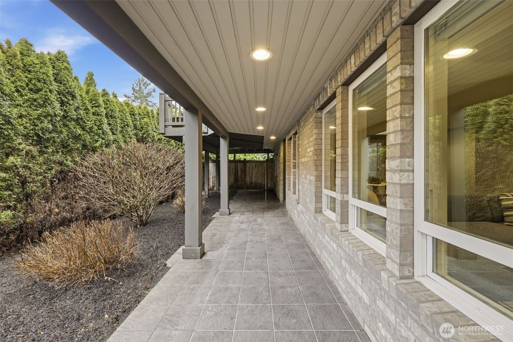 Photo of 402 S Slater Street, Kirkland, WA 98033 (MLS # 2487107)